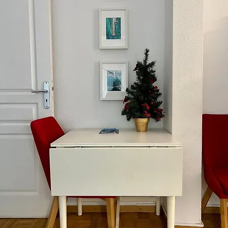 Apartment 2 Bedroom Flat In Heart Of Eaux-vives Geneva