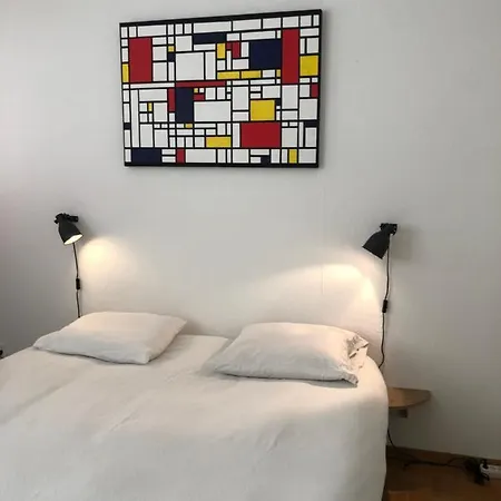 2 Bedroom Flat In Heart Of Eaux-vives アパート ジュネーブ